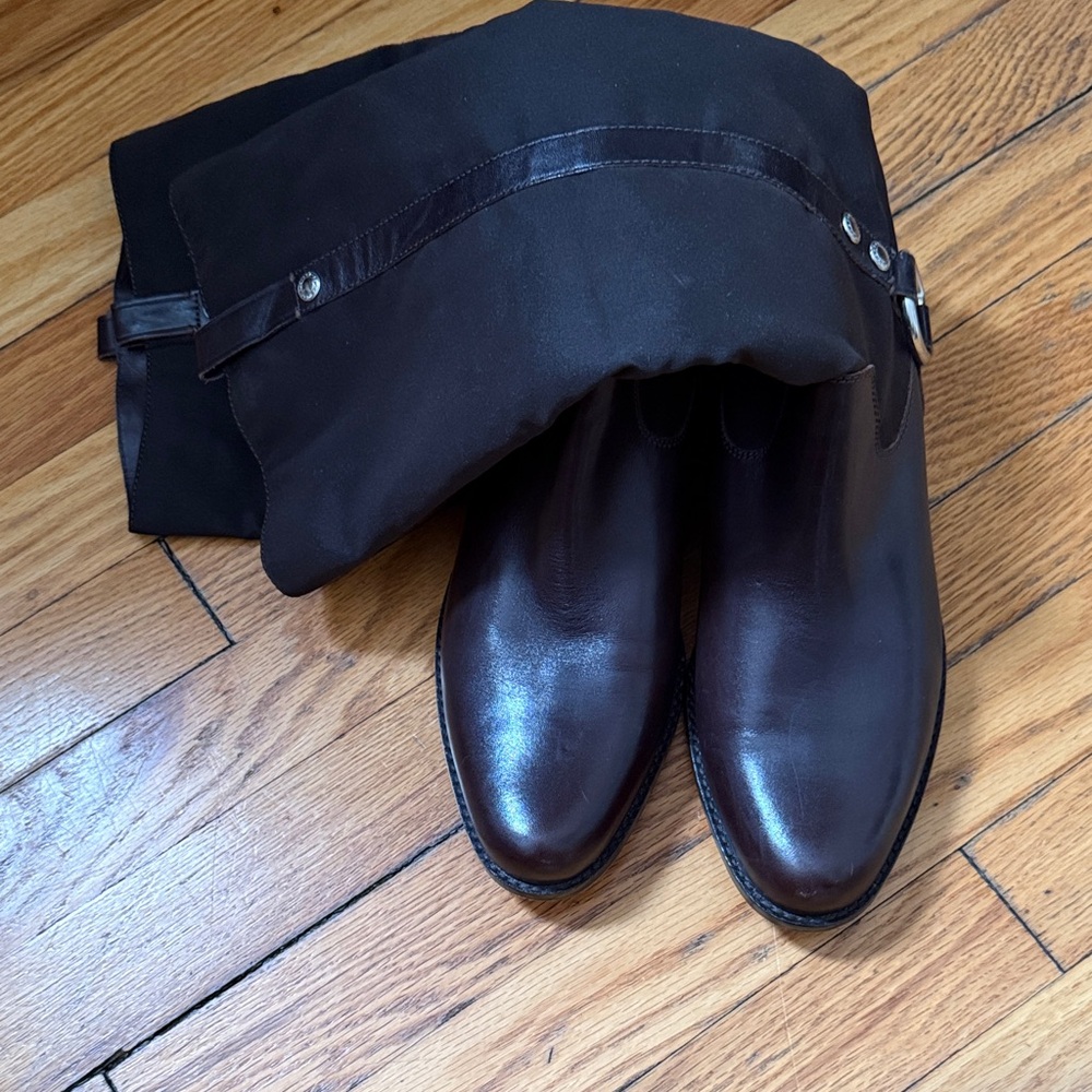 Joan&David. Brown leather boots